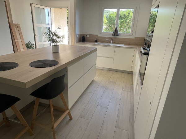 Cuisine blanche et bois - Rénovation complète Photo 3