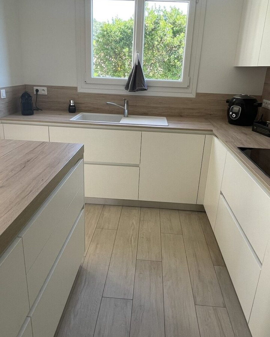 Cuisine blanche et bois - Rénovation complète