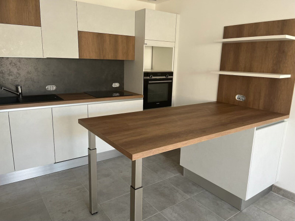 Cuisine blanc et bois pour investissement locatif Photo 2