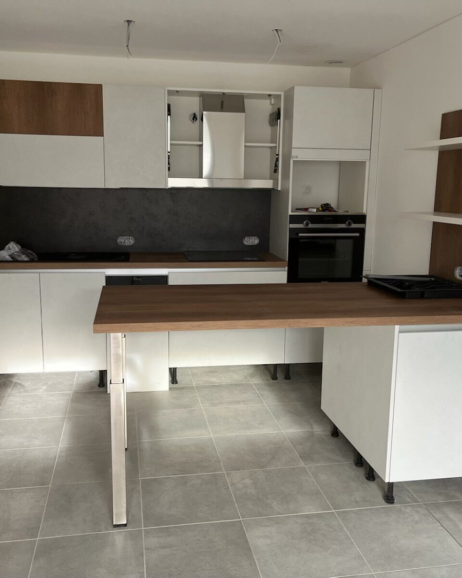 Cuisine blanc et bois pour investissement locatif